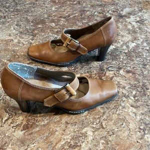 3/$16 Aerosoles Heels 8 Leather Cinco De Mayo Model Name Tan Strap Buckle